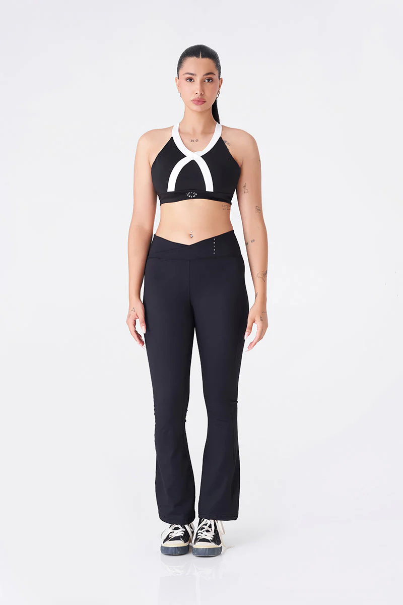 Sleek Black Sports Bra and Legging