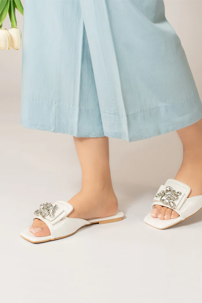 Gildora Women’s Flat Lace Chappal – Soft & Stylish Daily Wear Flats